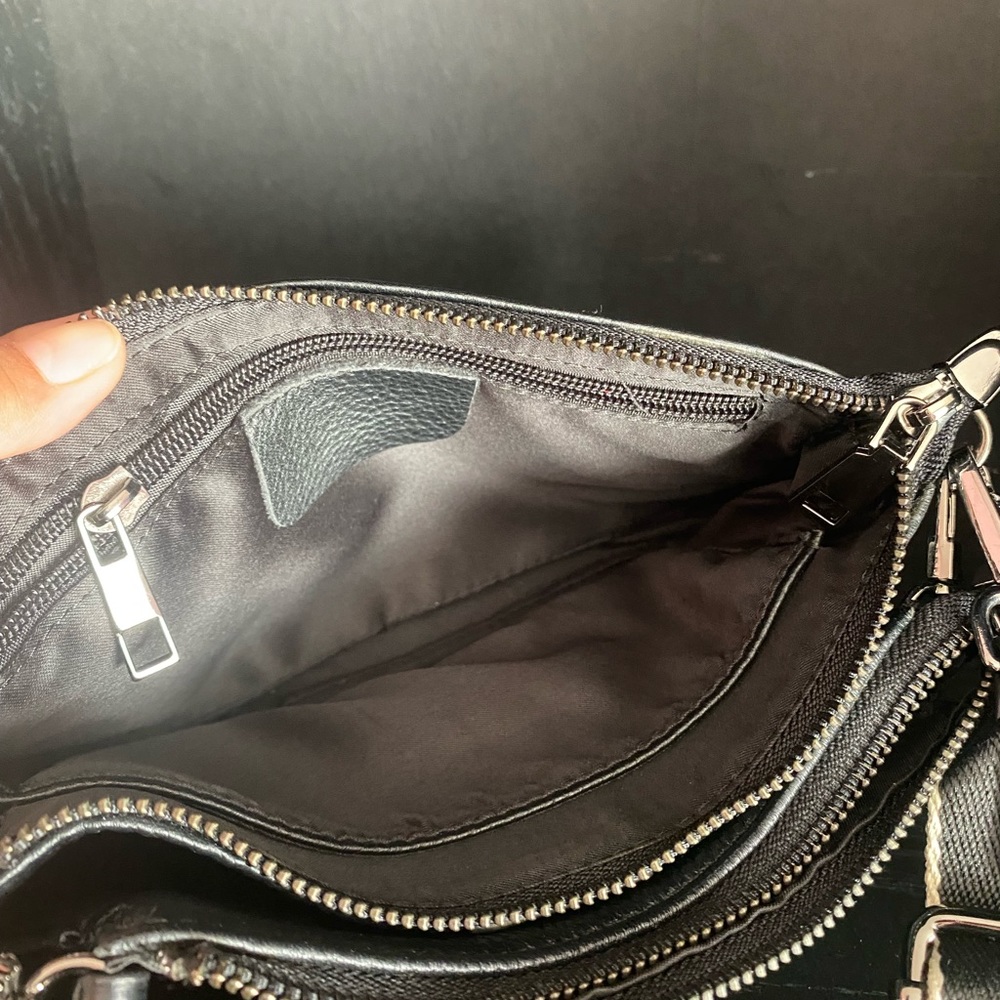 Crossbody Multipocket Purse - Picture 4 of 5